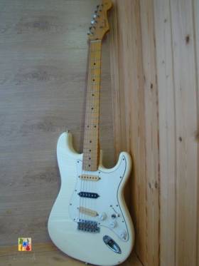 Fender Japan Stratocaster Japan Maple Слоновая кость!