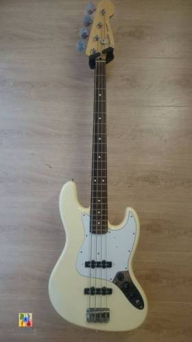 Fender Jazz Bass Japan Слоновой кости