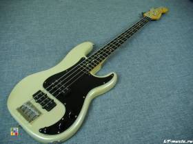 Fender Blacktop Precision Bass