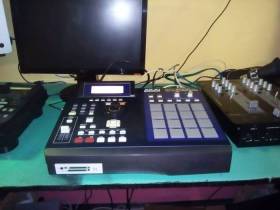 AKAI MPC 2000XL