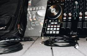 Native Instruments TRAKTOR KONTROL S4