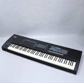 Roland FANTOM-8 88-Note