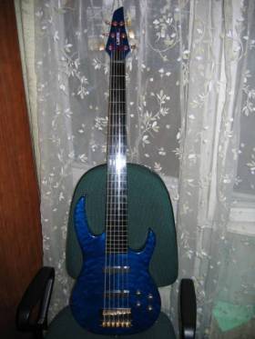 Carvin LB76 fretless