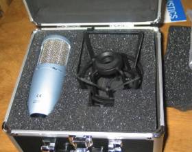 AKG Perception 400
