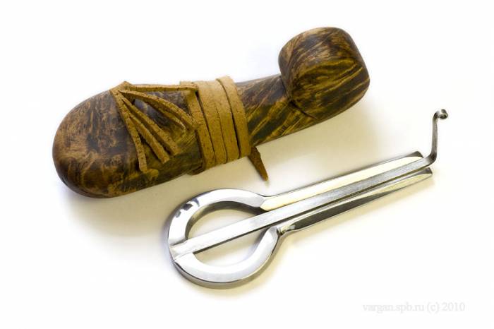 Якутский музыкальный инструмент хомус. Якутский национальный инструмент хомус. Якутский инструмент губной хомус. Народный инструмент якутов. Музыкальный инструмент якутов варган.