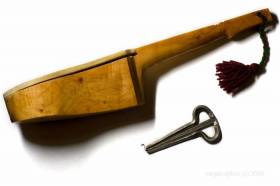 Темир-комуз в сувенирном футляре - Киргизский варган (комуз)