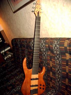 Carvin LB 76