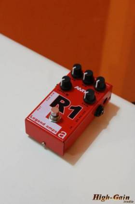гитарный предусилитель AMT R1