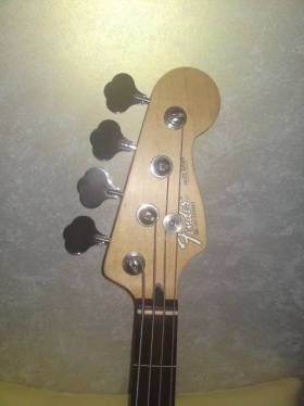 Fender JAZZ BASS БЕЗЛАДОВЫЙ