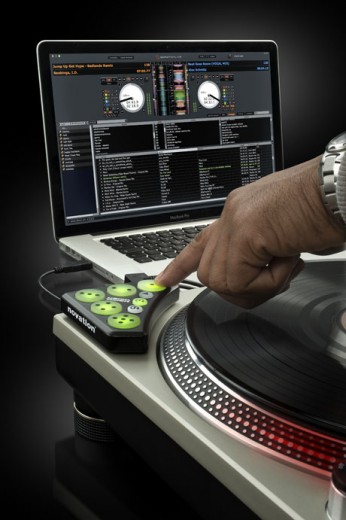 Dicer controller Serato Scratch Live