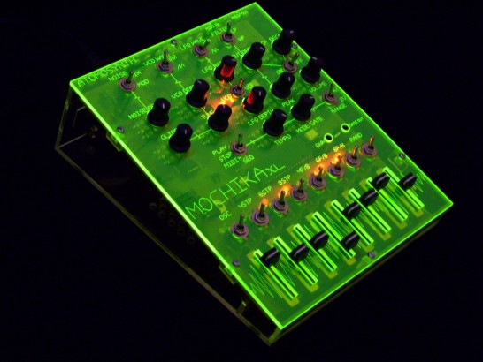 AtomoSynth Mochika XL