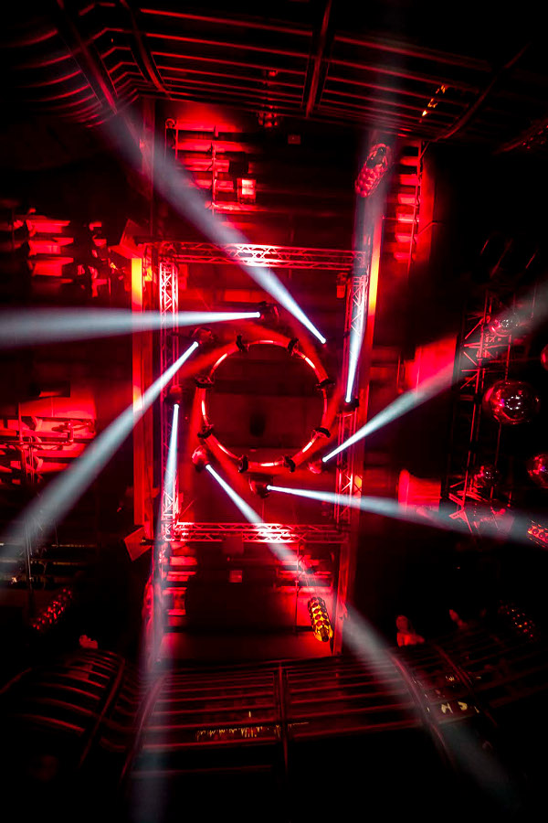 MAC Aura и MAC 101 в ночном клубе Family