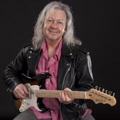 NAMM 2013! JHS представляет подписную гитару John Verity Fret-King guitar