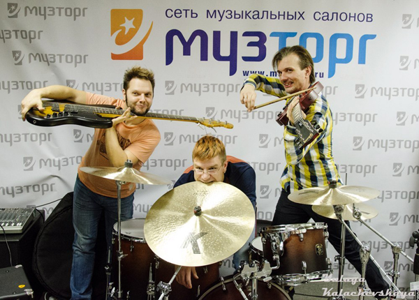 Автографсессия со «Скворцами» или «Сочень 2014»