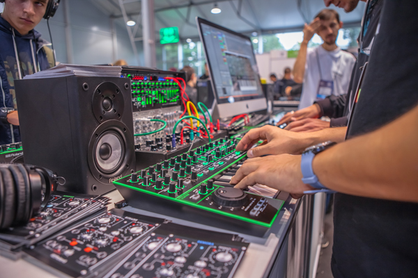 Megapolis Music Car - яркие сеты от лучших диджеев