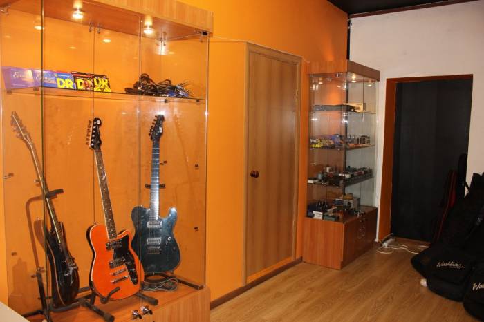 комиссионка музыкальных инструментов. комиссионный магазин музыкальных инструментов. садовод музыкальные инструменты. магазин музыкальных инструментов. музыкальные инструменты музыкальный магазин.