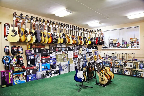 Магазин музыкант чебоксары. Чебоксары детский мир адрес пр ленина. Ля минор магазин. Музыкальные магазины казань. Магазин музыкальных инструментов в чебоксарах.